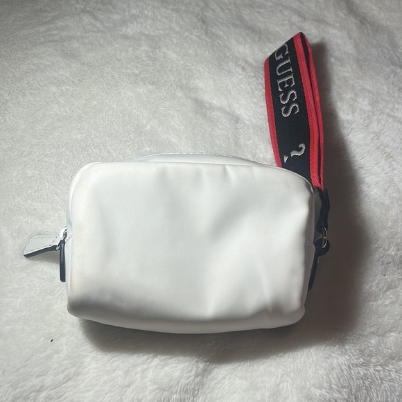 Guess wrist strap bag - Picture 3 of 3